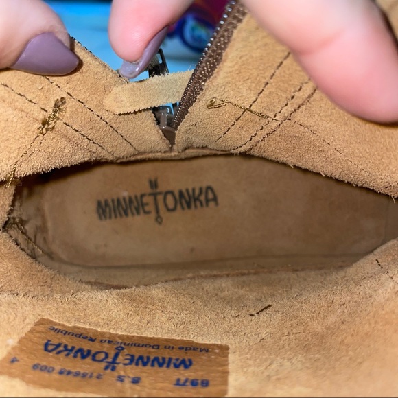 Minnetonka Moccasins Double Fringe Side Zip Taupe Suede Boots Size 8.5 - Picture 11 of 12